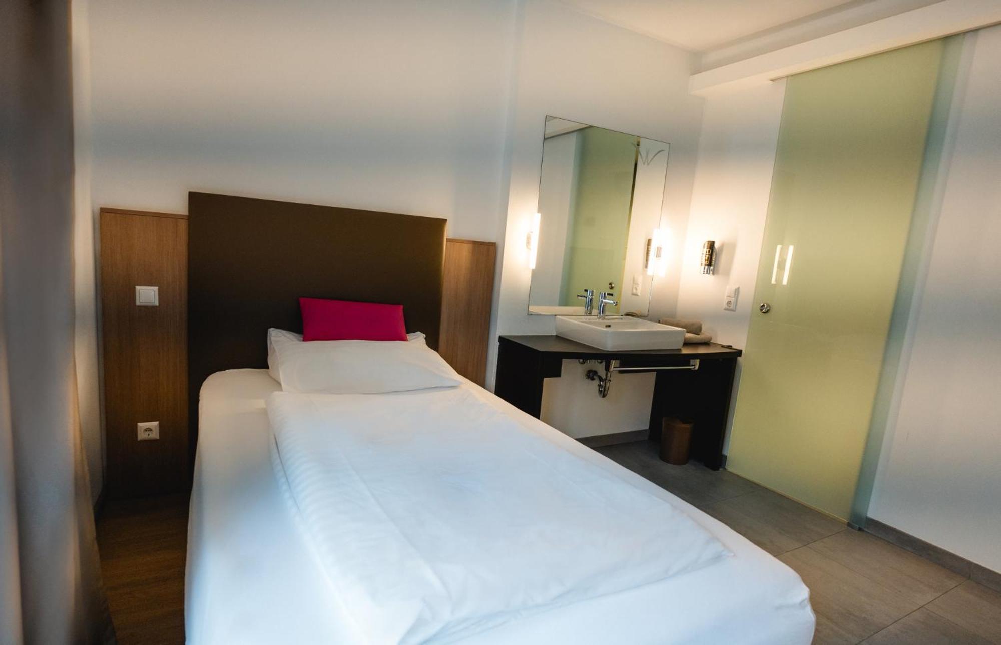 4U Hotel Men Only Hohenthurn Ngoại thất bức ảnh