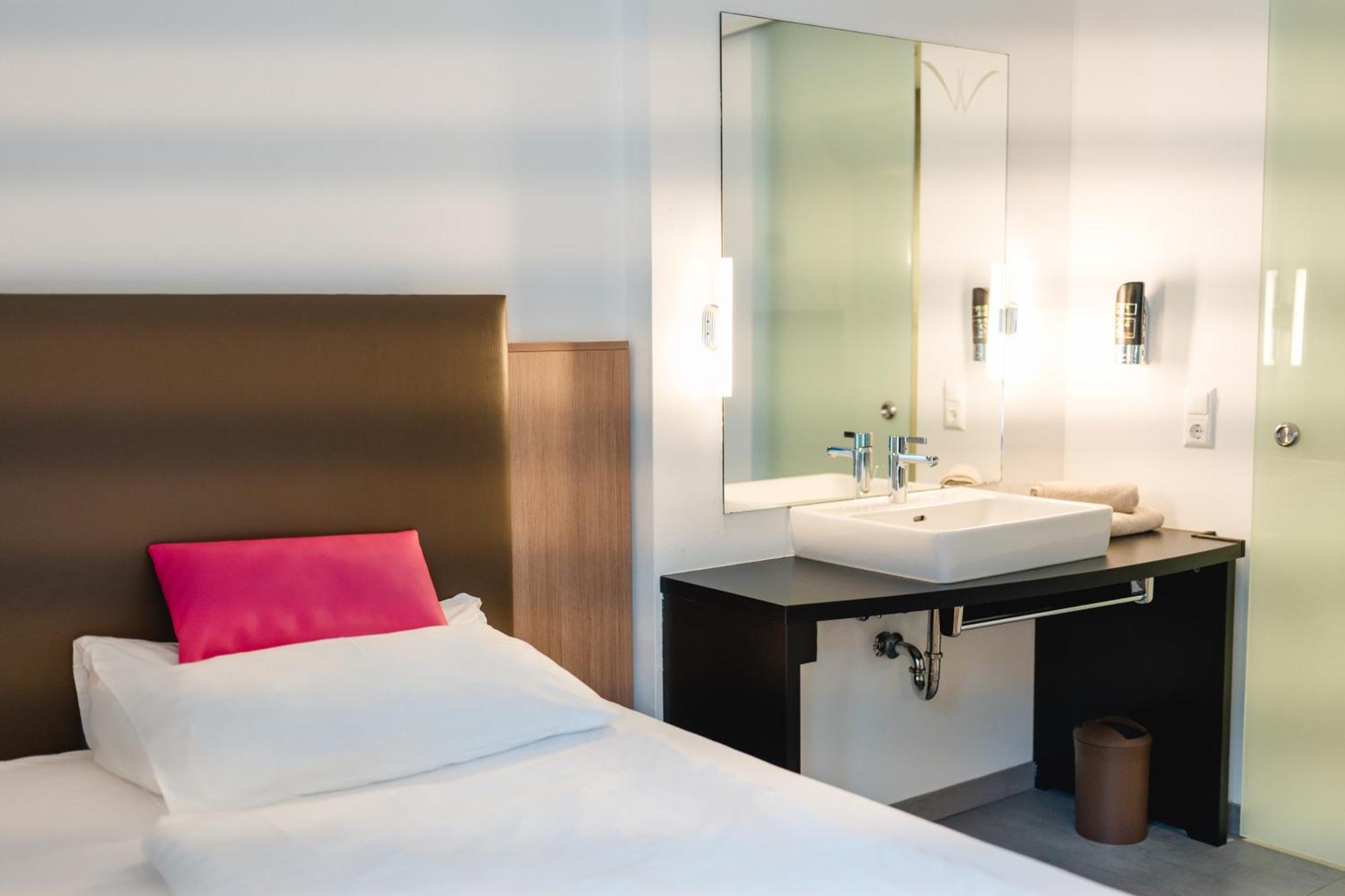 4U Hotel Men Only Hohenthurn Ngoại thất bức ảnh