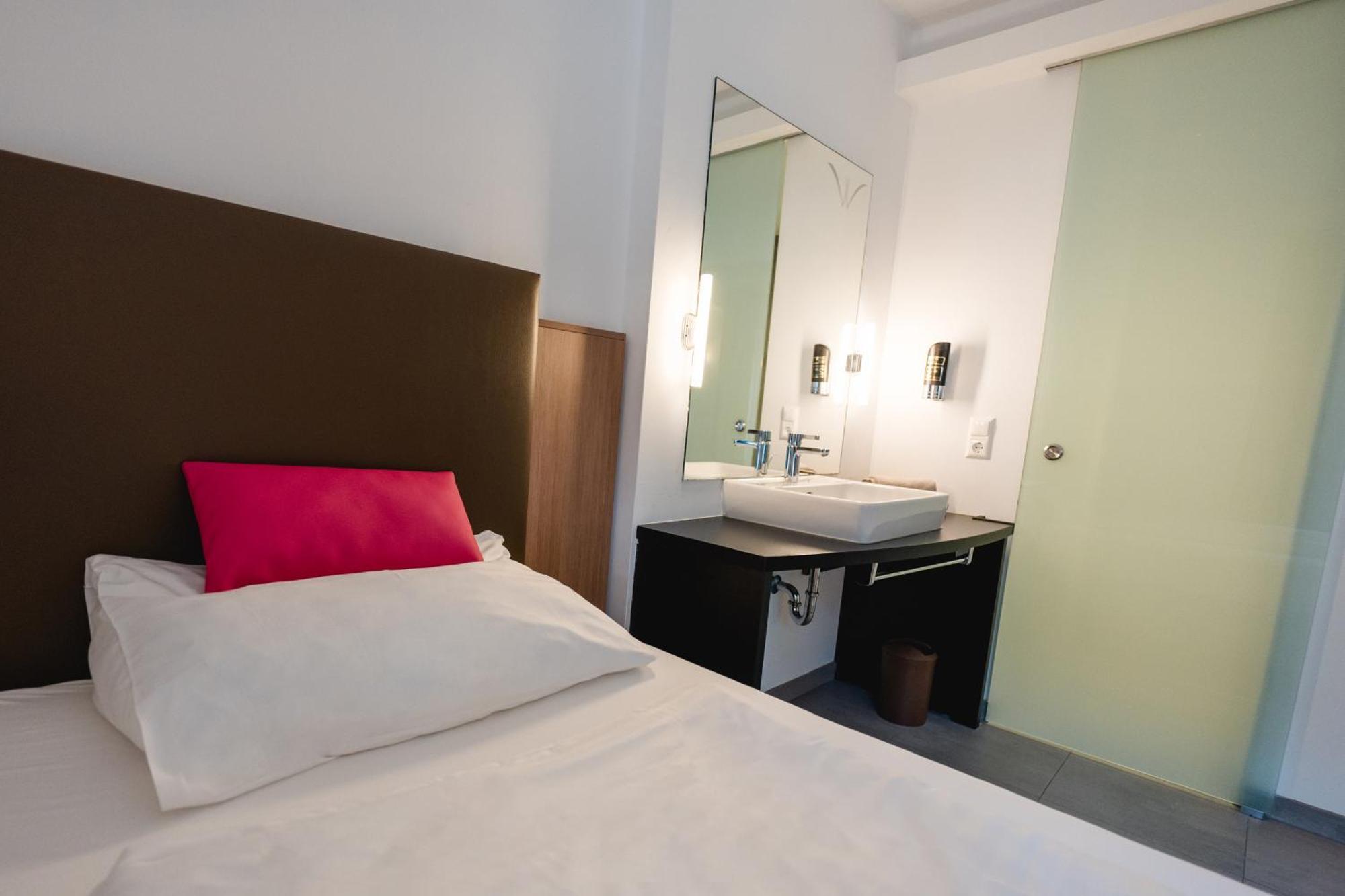 4U Hotel Men Only Hohenthurn Ngoại thất bức ảnh